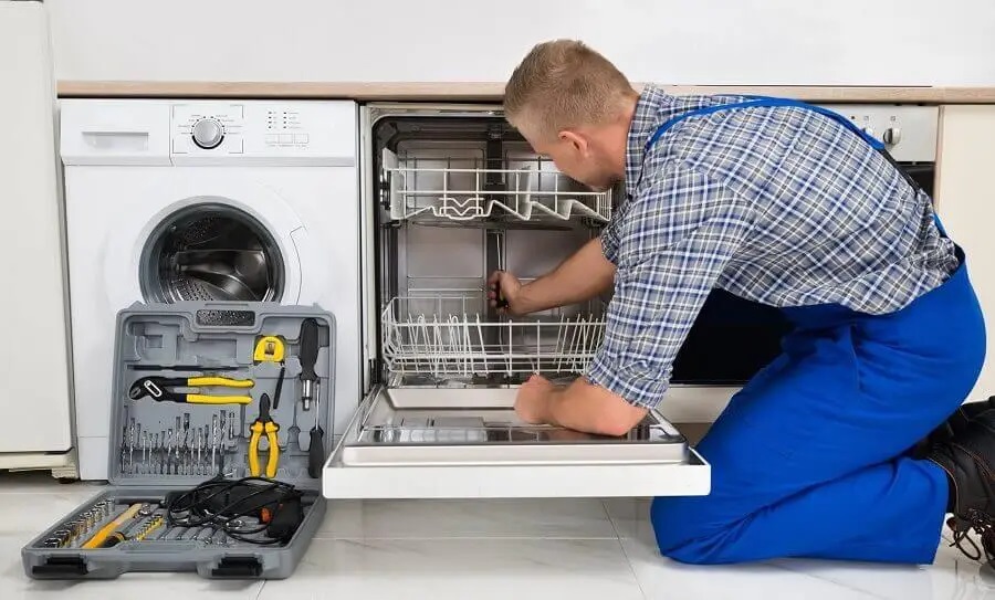 Çilimli Gorenje servisi teknisyen ekibi beyaz eşya tamiri yaparken
